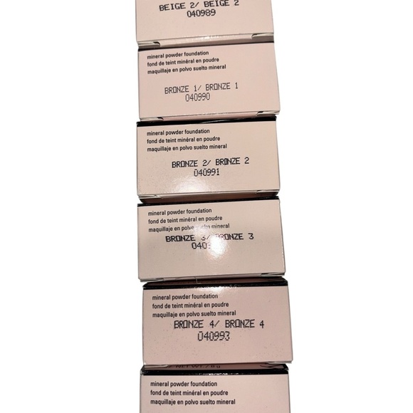 Mary Kay Mineral Powder Foundation (m01) - Picture 3 of 3